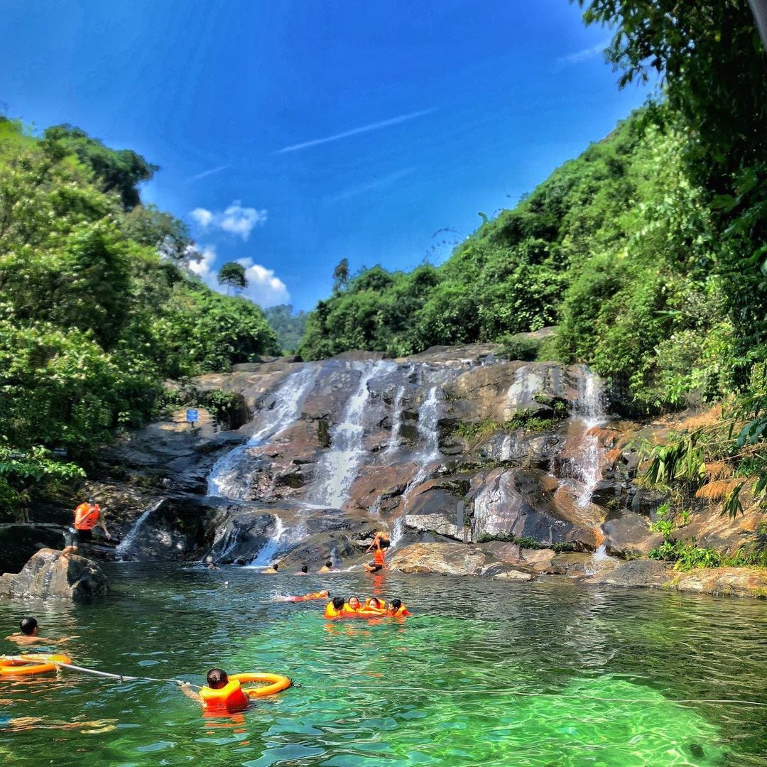 Thác suối Nhị Hồ 